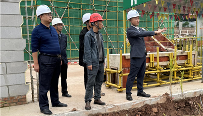 向誠、石鎮(zhèn)槐暗訪工程項目建設(shè)和企業(yè)運營管理工作